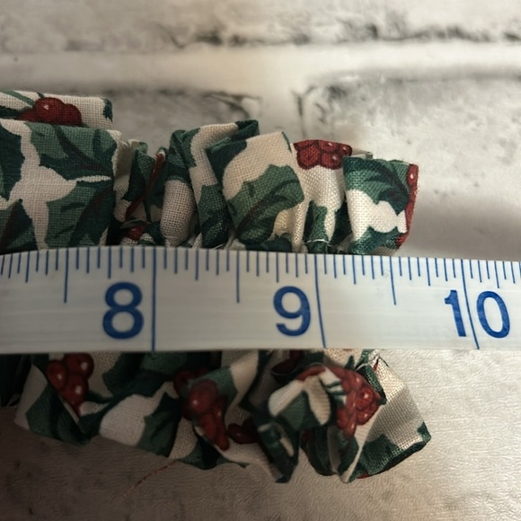 Longaberger Basket Fabric Garters, set of 3, Red, Green, and Holly - Picture 2 of 4